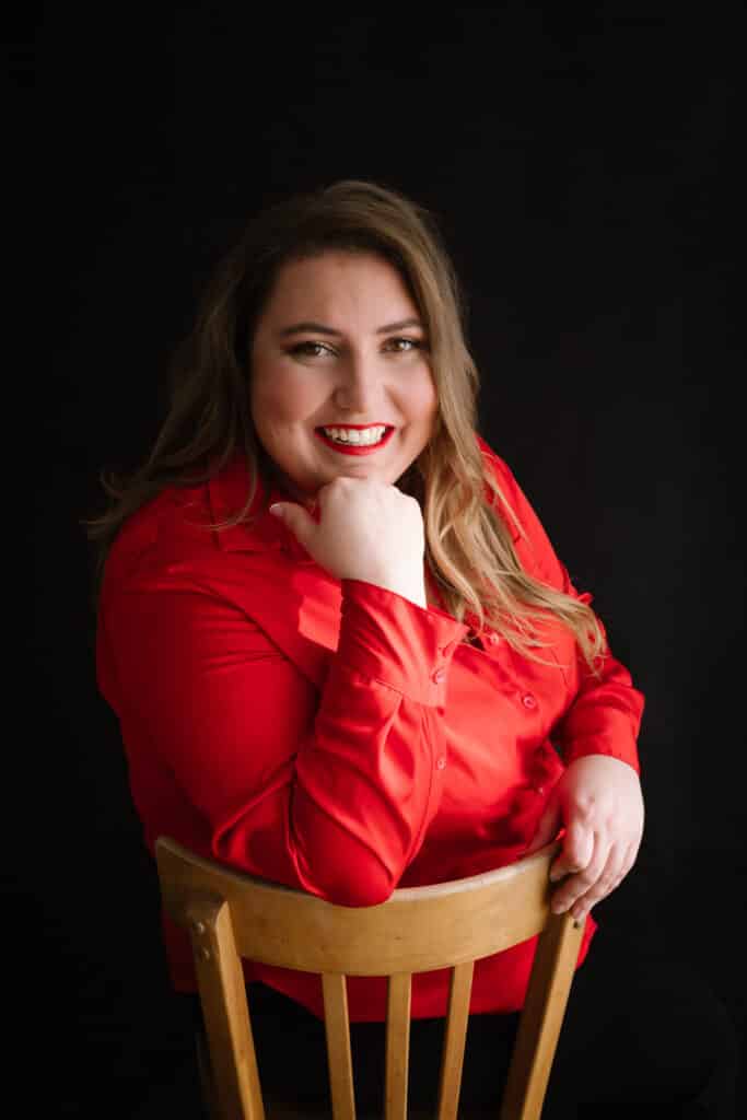 Portrait branding femme à Toulouse en studio, posture leadership
